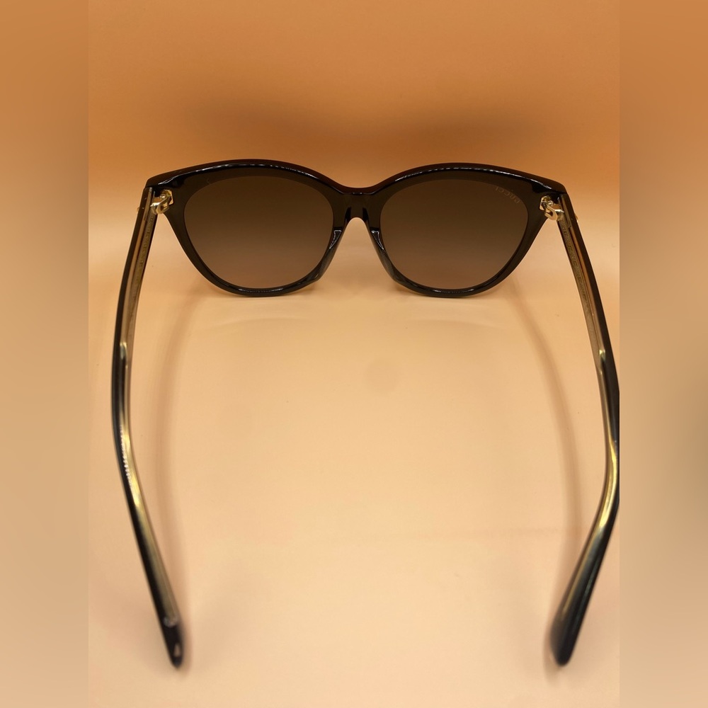 Gucci Black with gold logo Sunglasses. - Picture 6 of 9